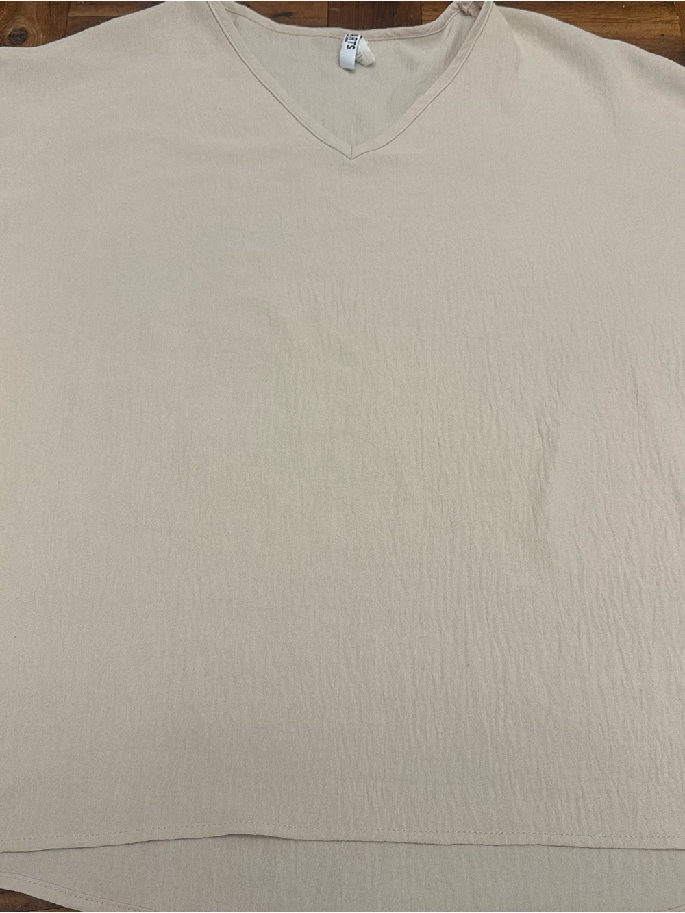 V-neck Lightweight Top in Soft Beige- oversized fit